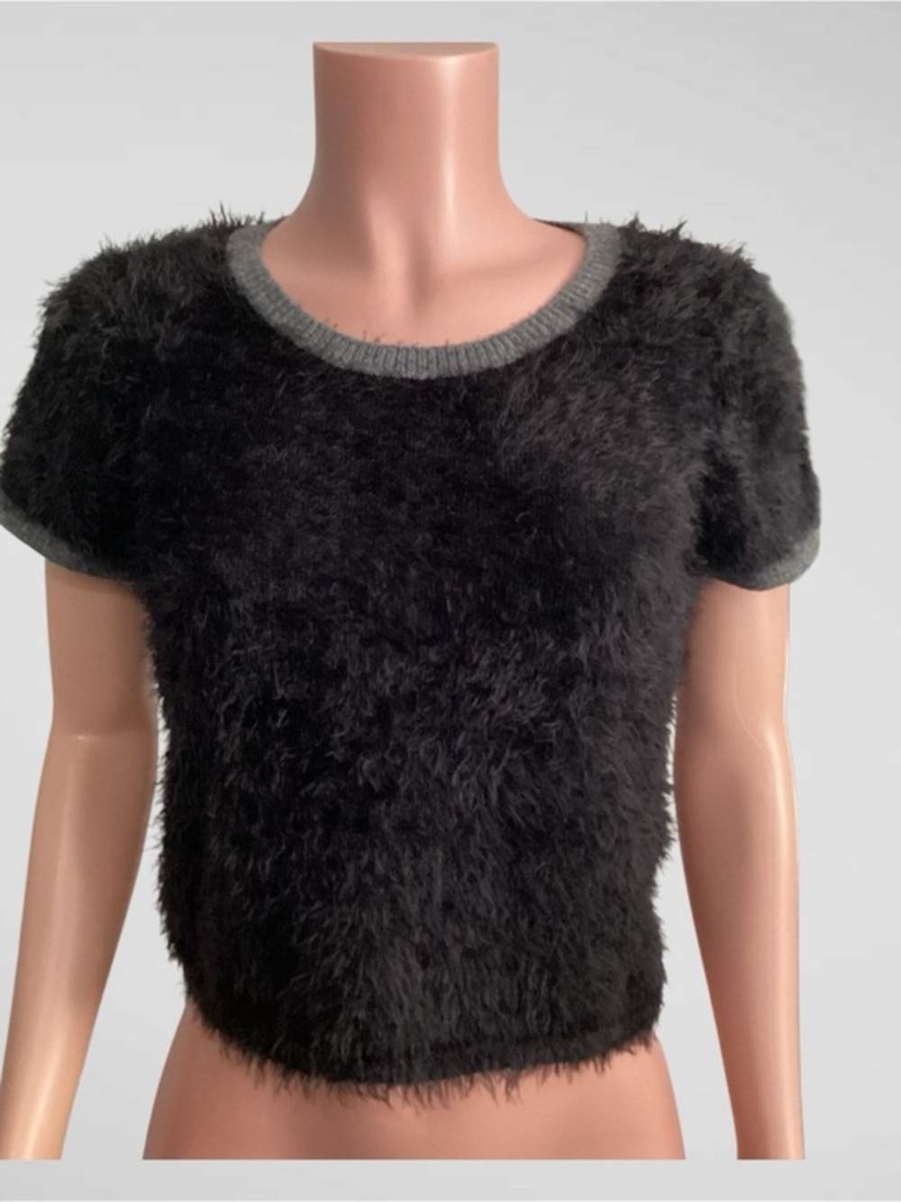 Natural Life Fuzzy Short-Sleeve Black Sweater Gray Trim Eyelash Knit Medium
